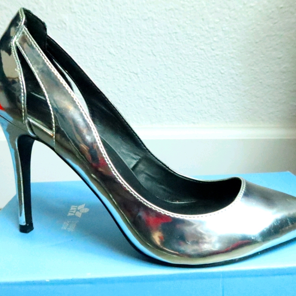 BERSHKA SEXY METALLIC PUMPS